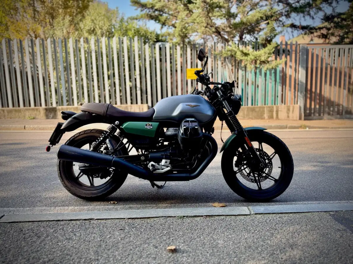 Moto Guzzi V7 Stone Centenario (2021 - 22) (4)