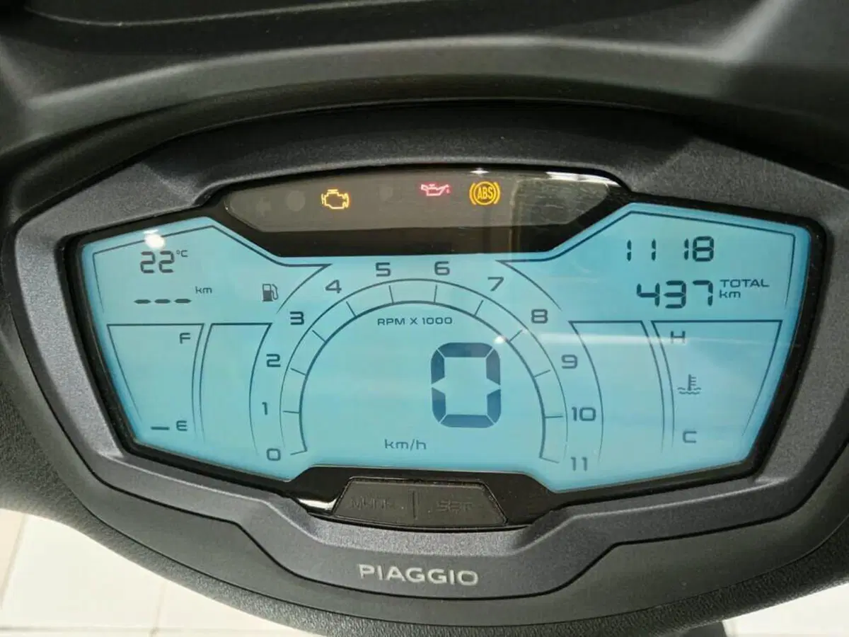 Piaggio Beverly 400 S (2025 - 26) (4)