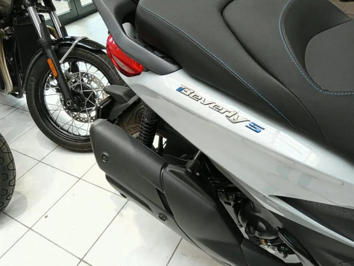 Piaggio Beverly 400 S (2025 - 26) (6)