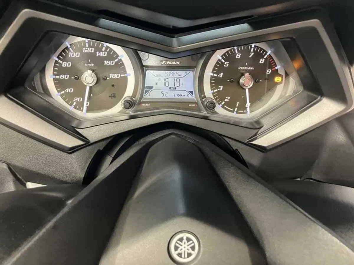 Yamaha T-Max 530 Iron Max ABS (2014 - 17) (2)
