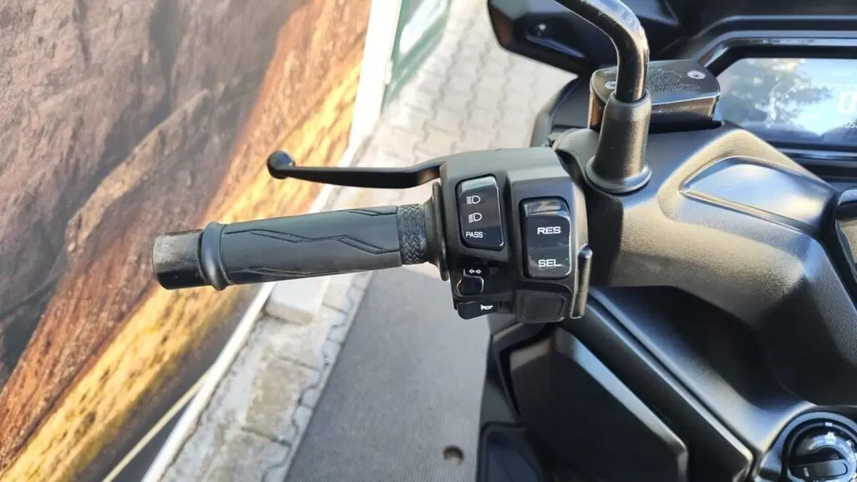 Yamaha X-Max 300 (2021 - 24) (7)