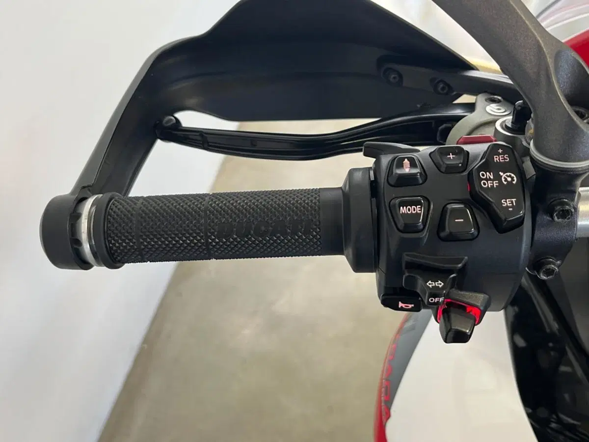 Ducati Multistrada V4 S (2021 - 24) (13)