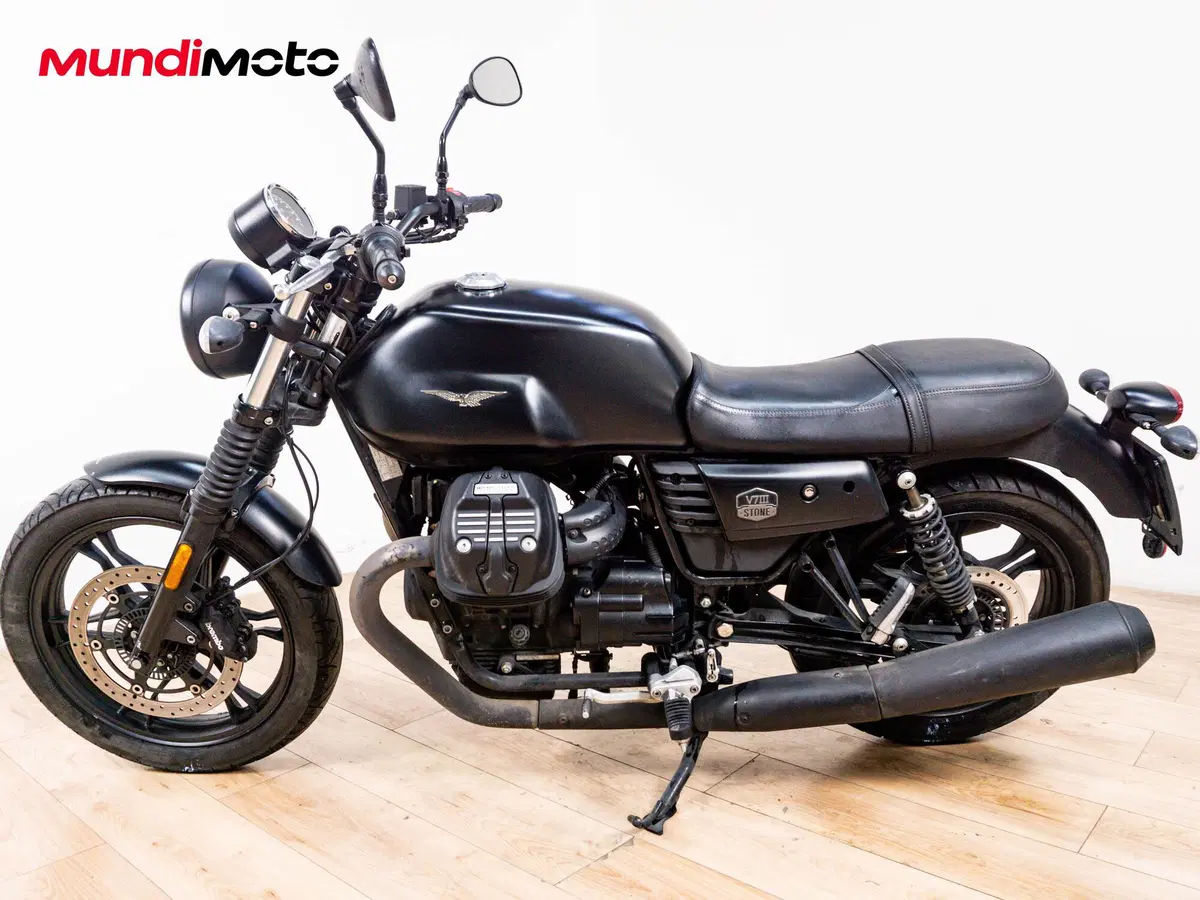 Moto Guzzi V7 III Stone (2017 - 20) (6)