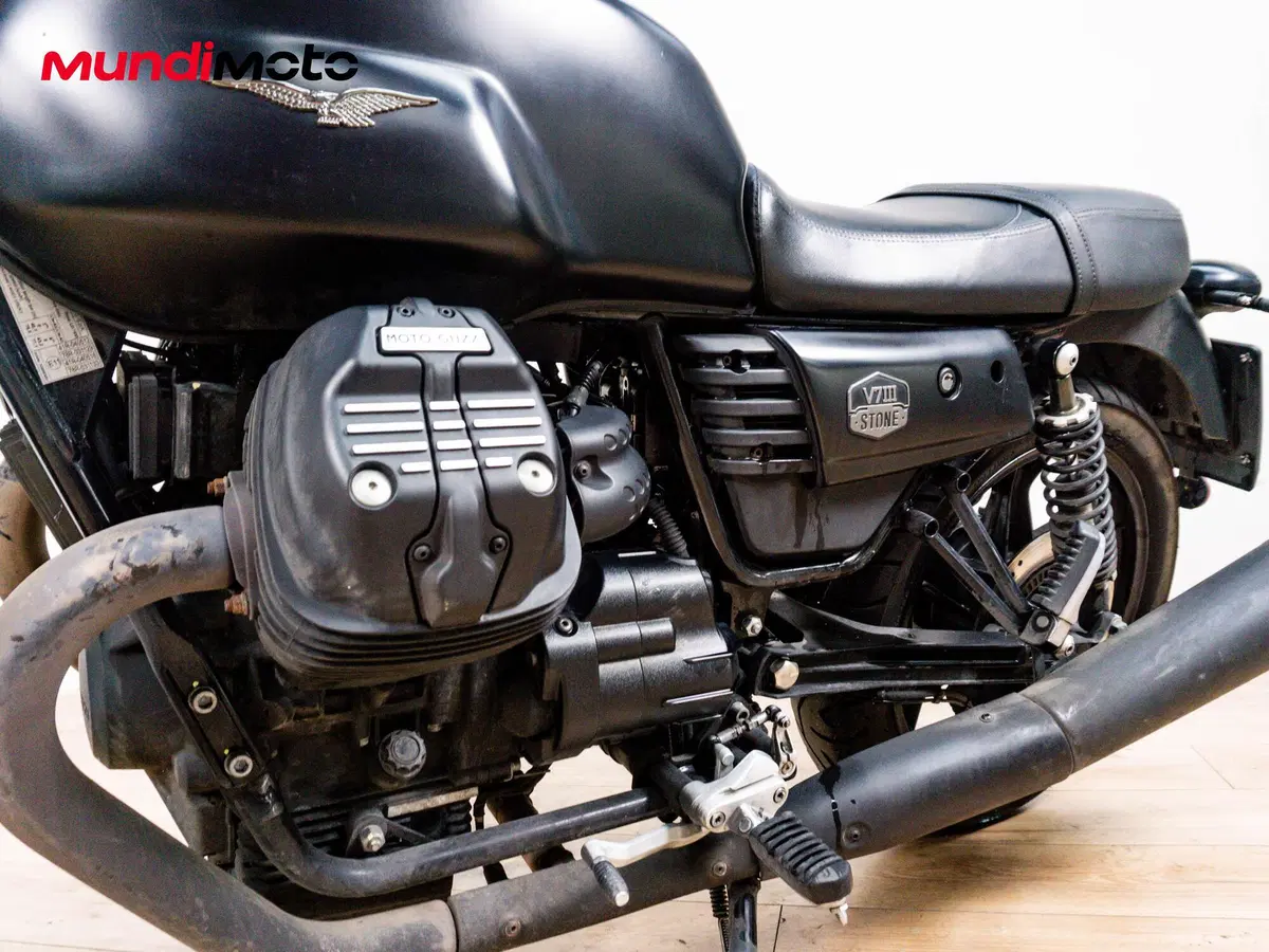 Moto Guzzi V7 III Stone (2017 - 20) (9)