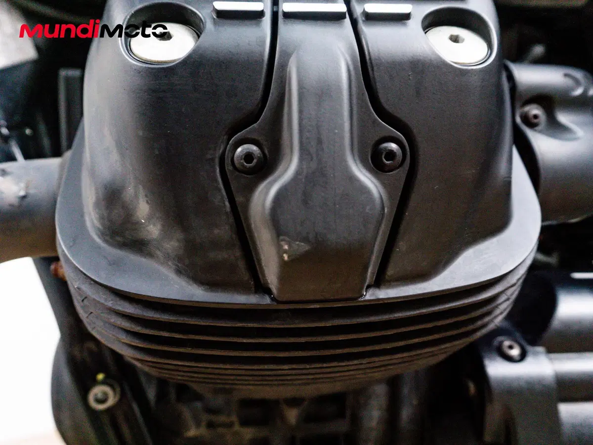 Moto Guzzi V7 III Stone (2017 - 20) (25)