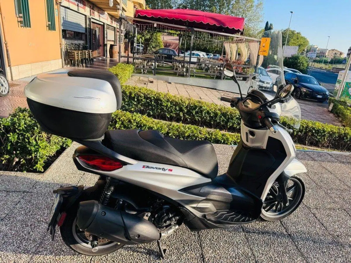 Piaggio Beverly 300 S ABS-ASR (2021 - 25) (7)