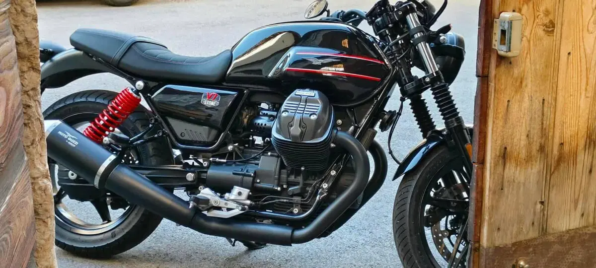 Moto Guzzi V7 Stone Special Edition (2022 - 25) (3)