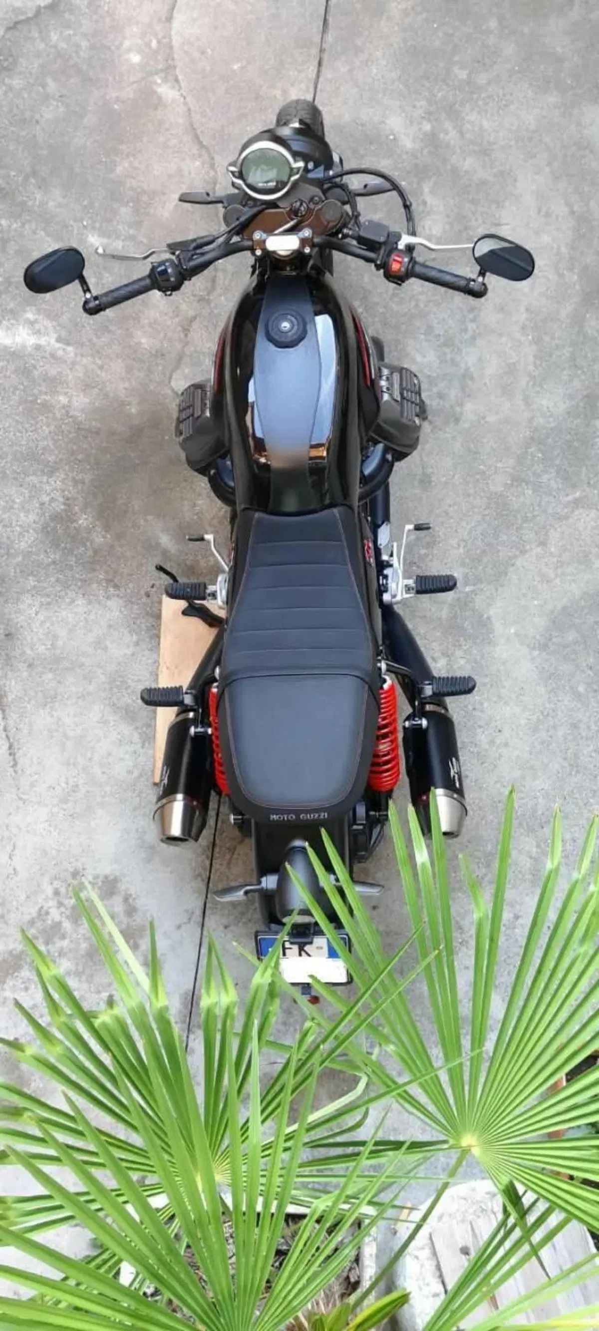 Moto Guzzi V7 Stone Special Edition (2022 - 25) (7)