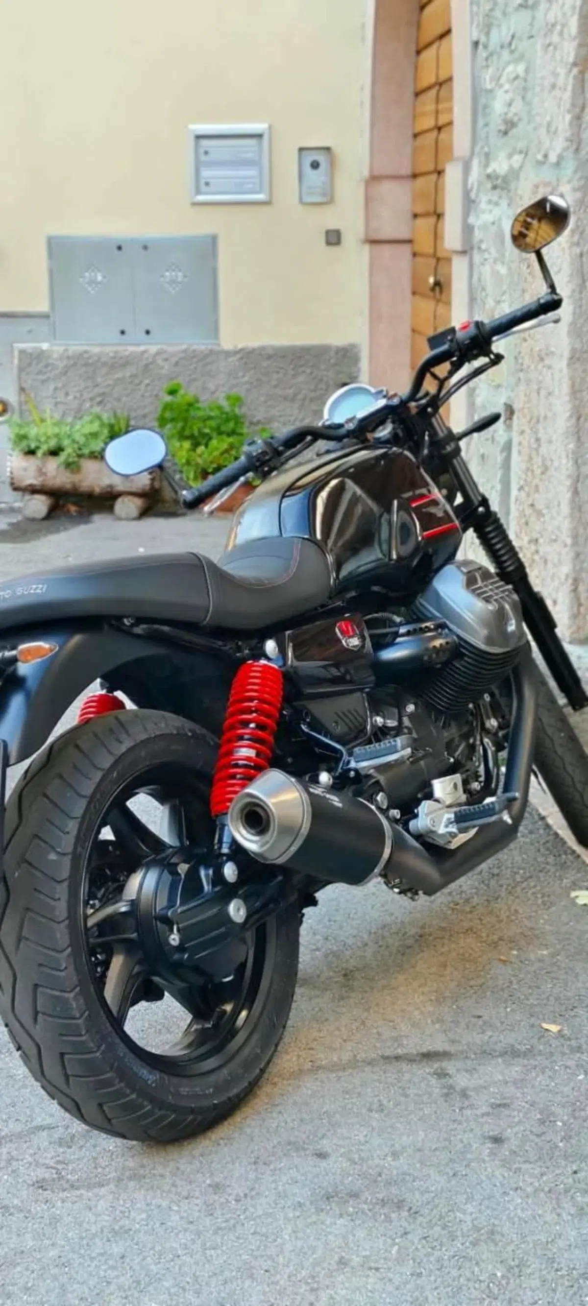 Moto Guzzi V7 Stone Special Edition (2022 - 25)