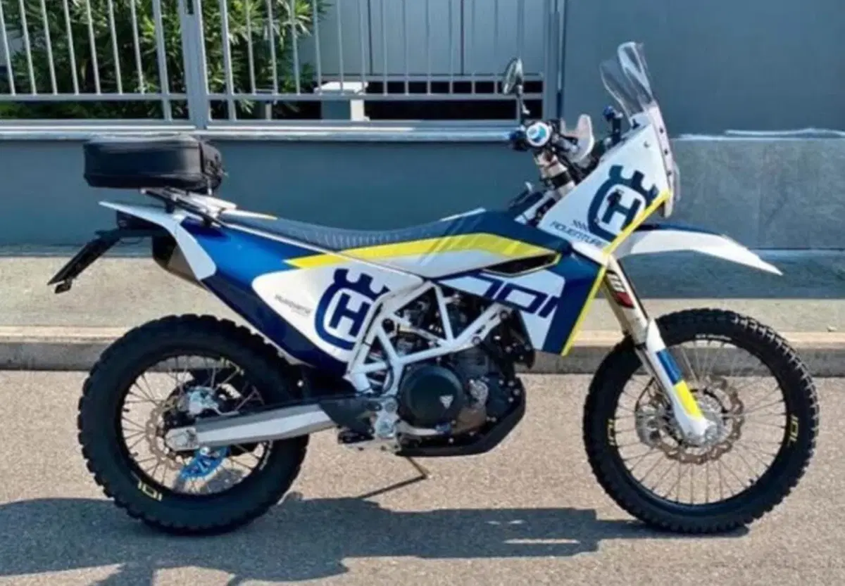Husqvarna 701 Enduro (2016) (2)