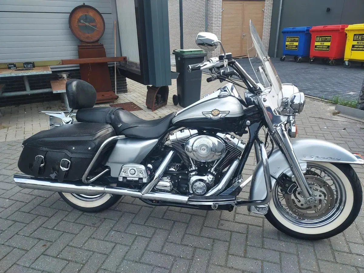 Harley-Davidson 1450 Road King Classic (1999 - 02) - FLHRCI