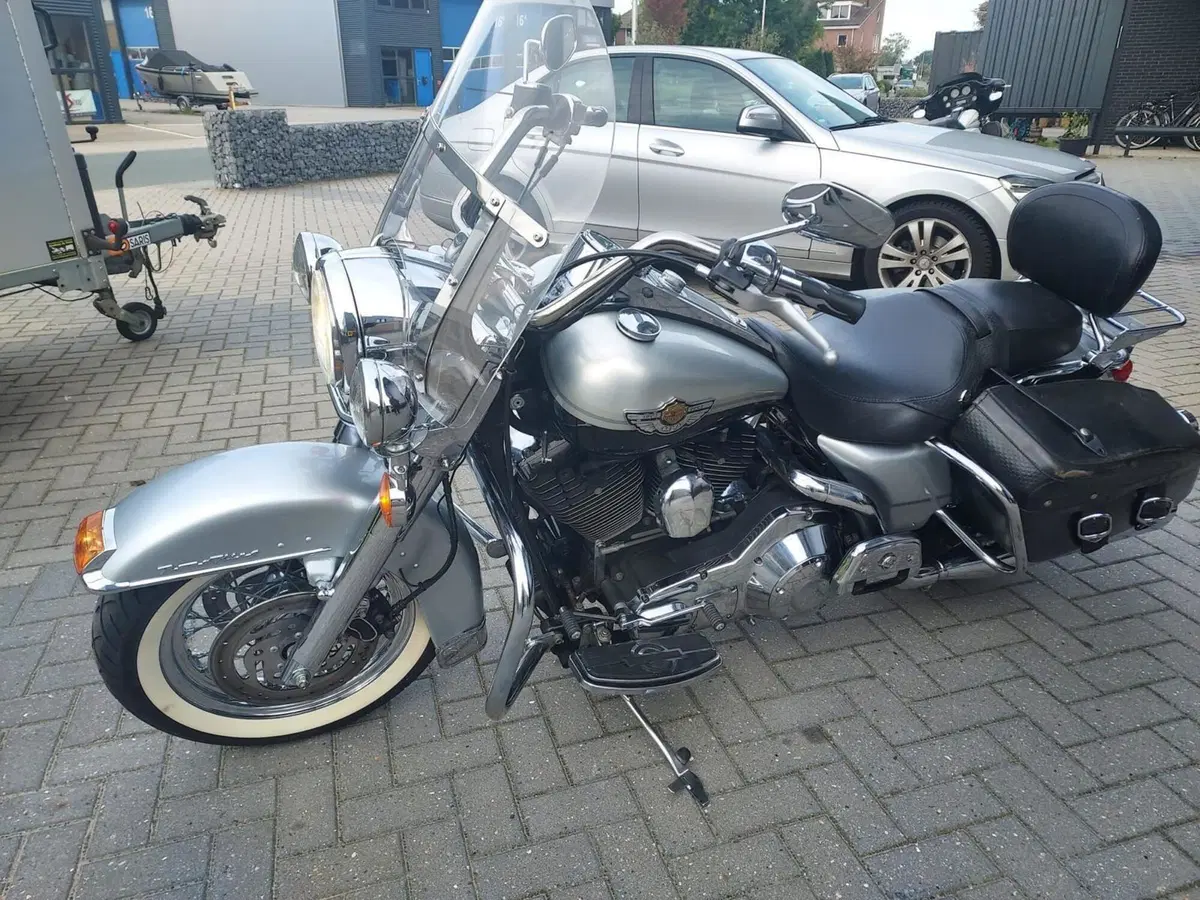 Harley-Davidson 1450 Road King Classic (1999 - 02) - FLHRCI (6)