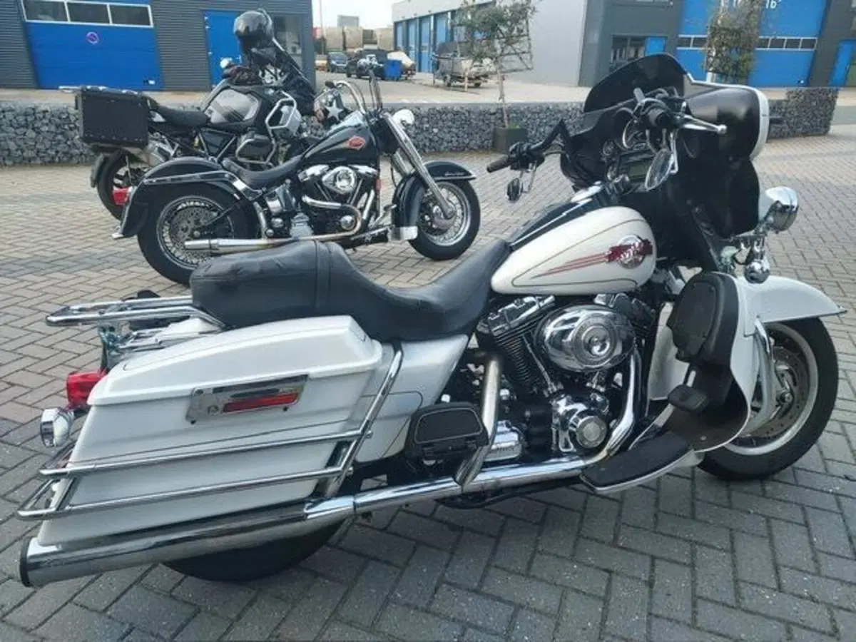 Harley-Davidson 1584 Electra Glide Ultra Classic (2008 - 13) - FLHTCU (3)