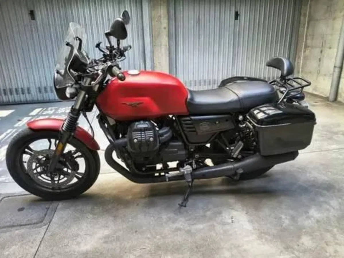Moto Guzzi V7 III Stone (2017 - 20)