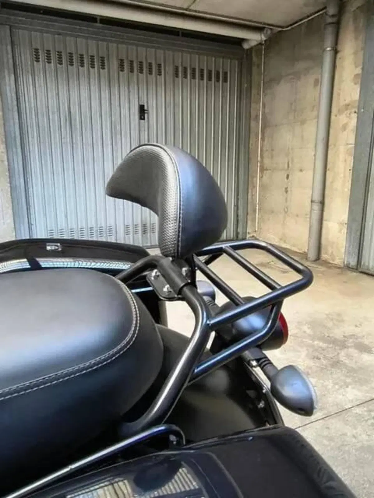 Moto Guzzi V7 III Stone (2017 - 20) (2)