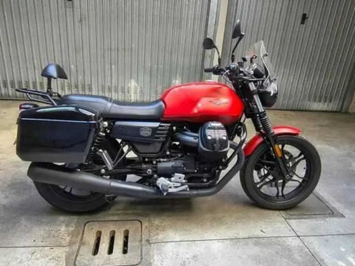 Moto Guzzi V7 III Stone (2017 - 20) (3)