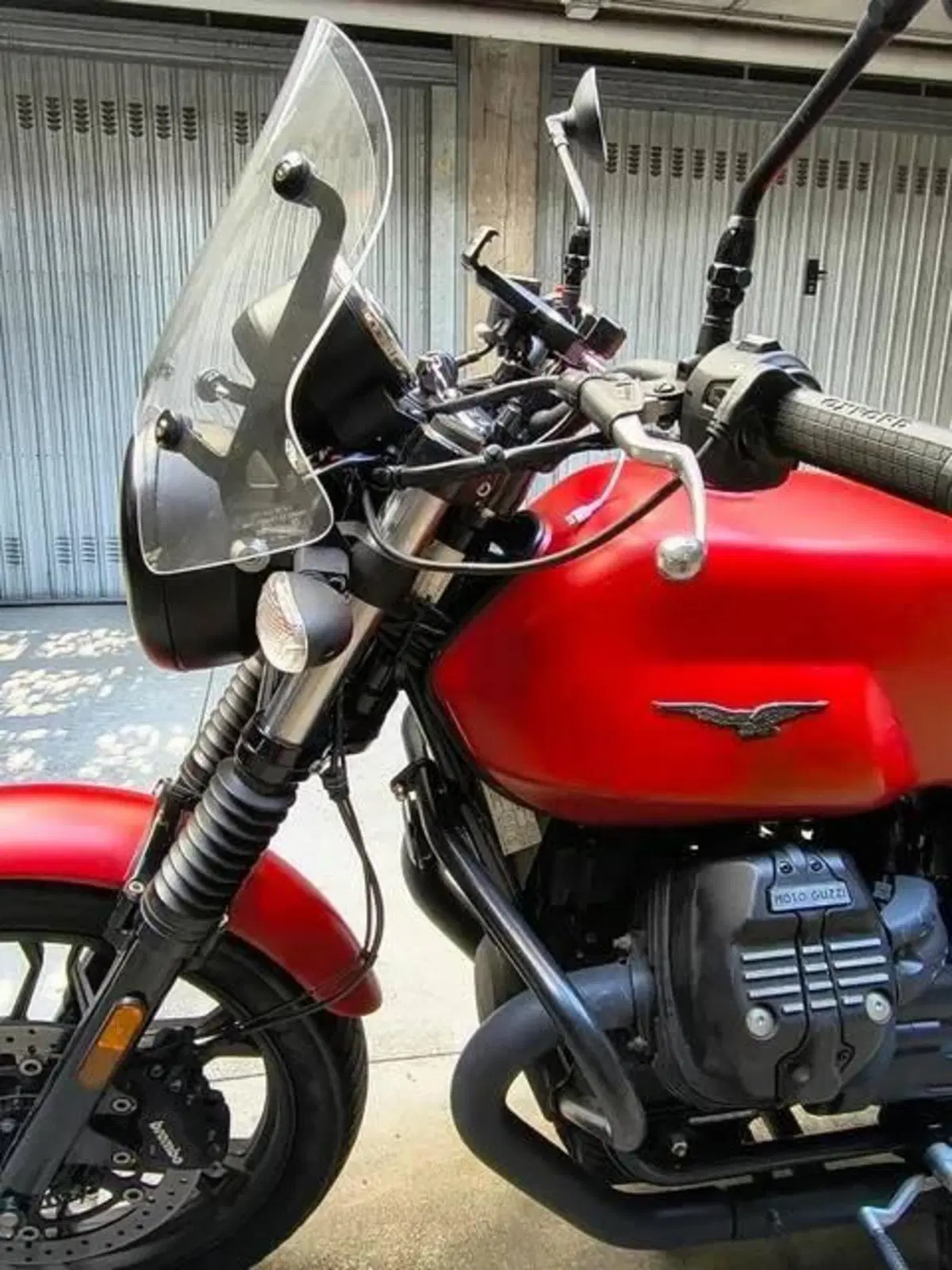 Moto Guzzi V7 III Stone (2017 - 20) (4)
