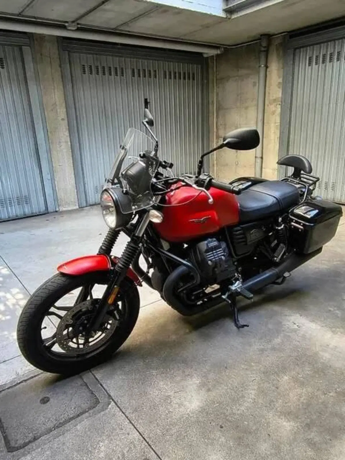 Moto Guzzi V7 III Stone (2017 - 20) (5)
