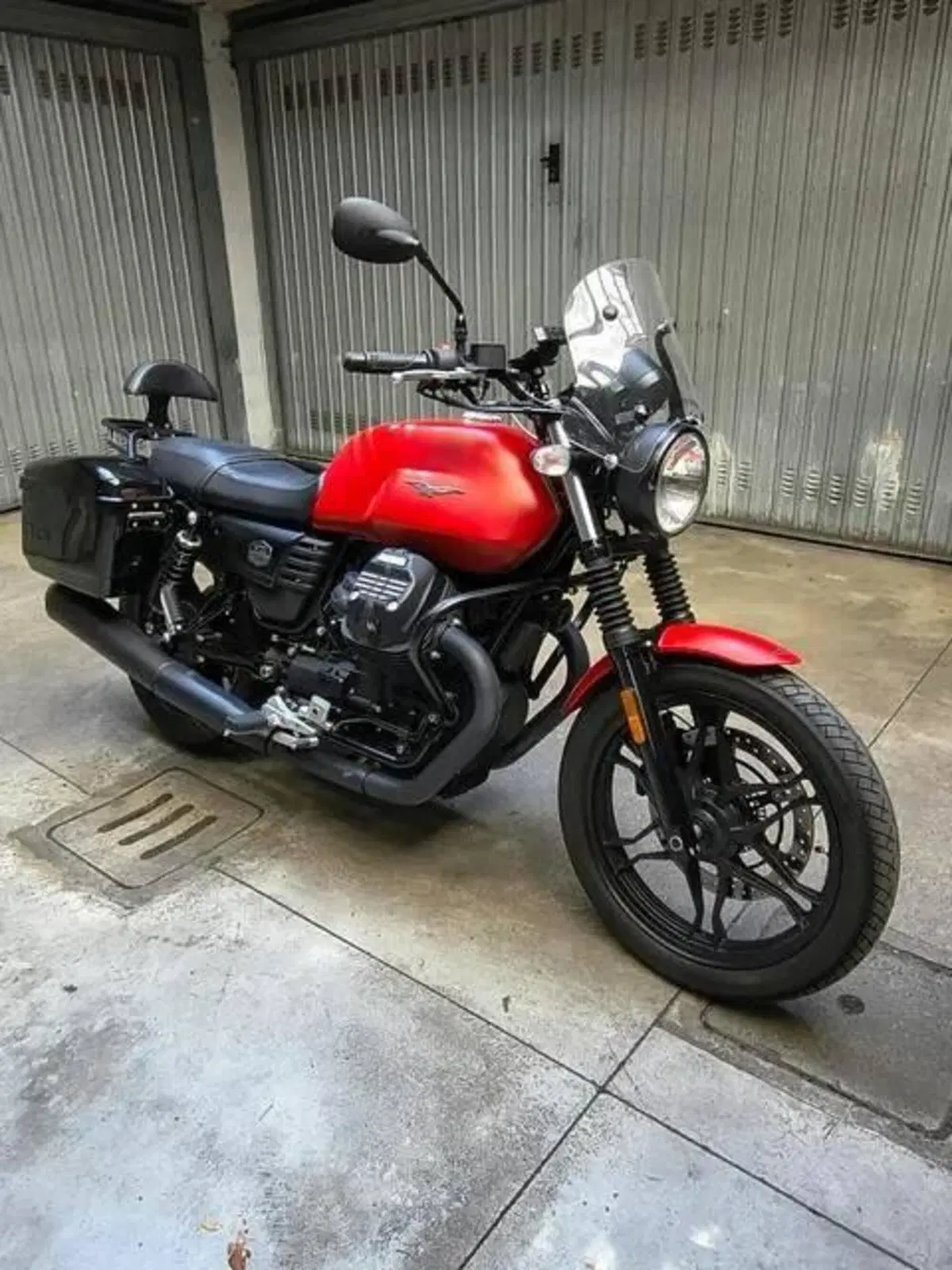 Moto Guzzi V7 III Stone (2017 - 20) (6)