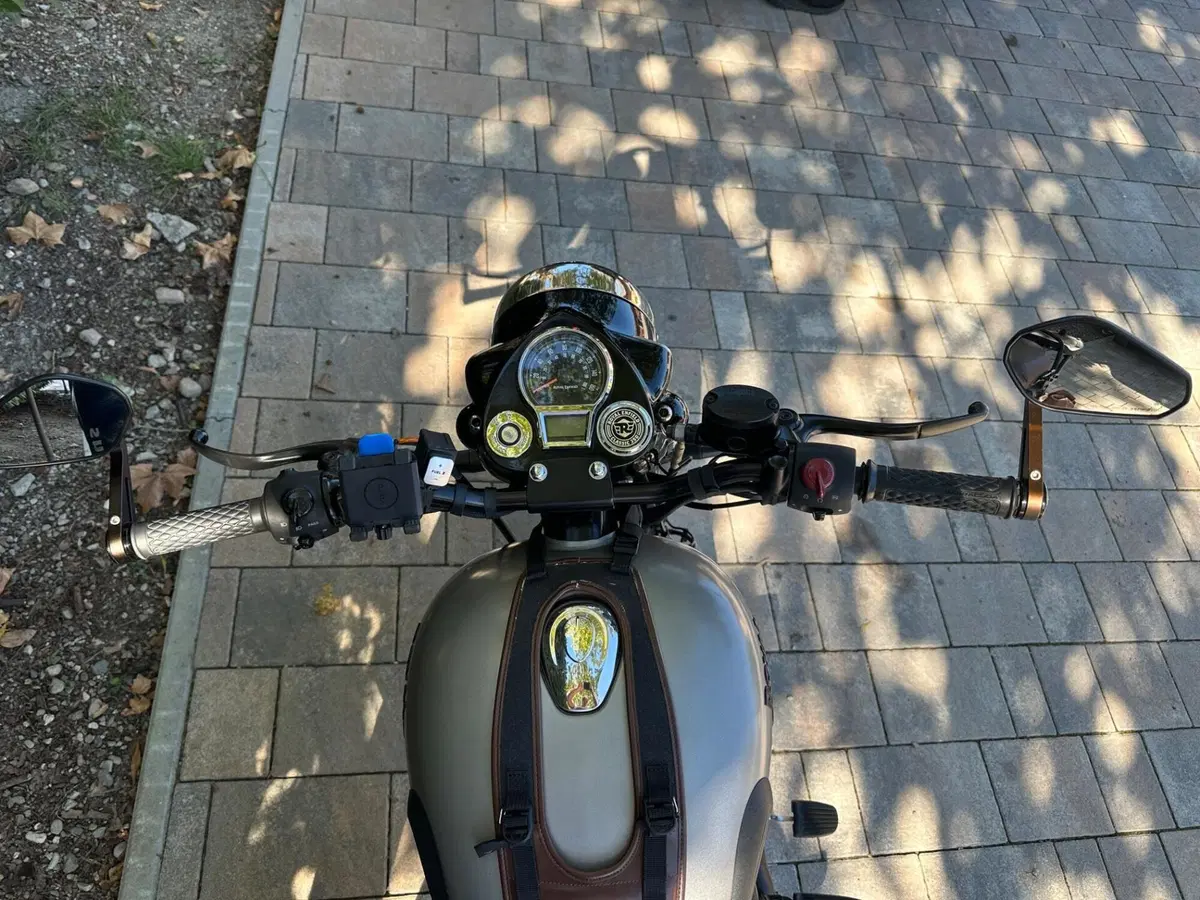 Royal Enfield Classic 350 (2021 - 26) (5)