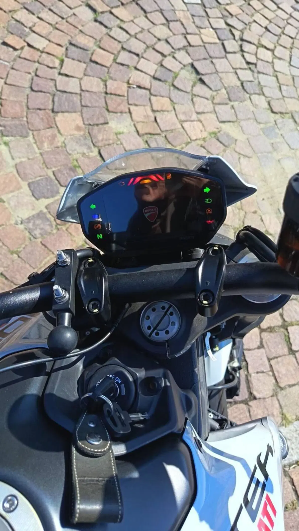 Ducati Monster 937 + (2021 - 25) (5)