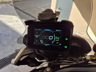 Moto Guzzi V85 Strada (2024 - 26) usata