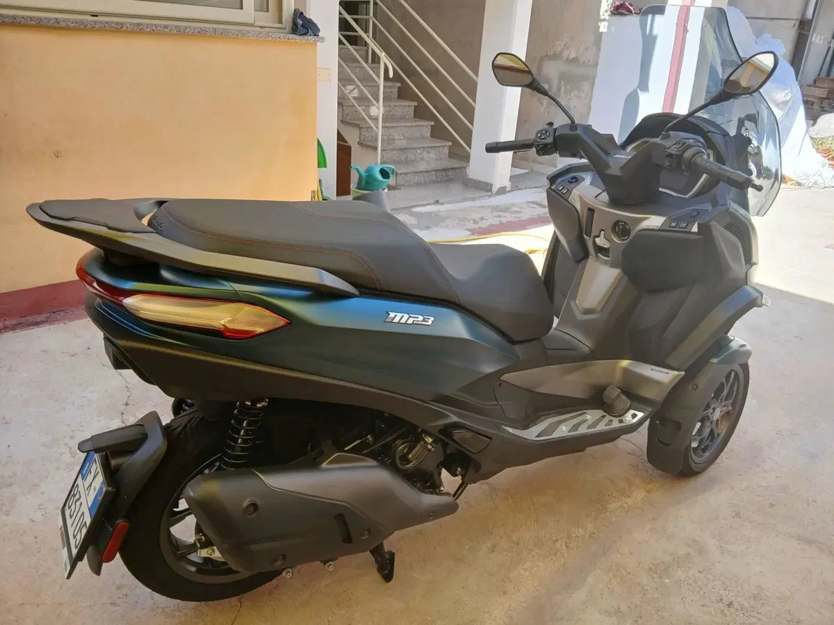 Piaggio MP3 530 Hpe Exclusive (2025 - 26) (2)