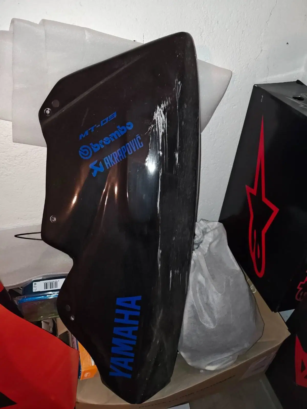 Vasca sotto carena × Yamaha MT-09 Akrapovic (2)