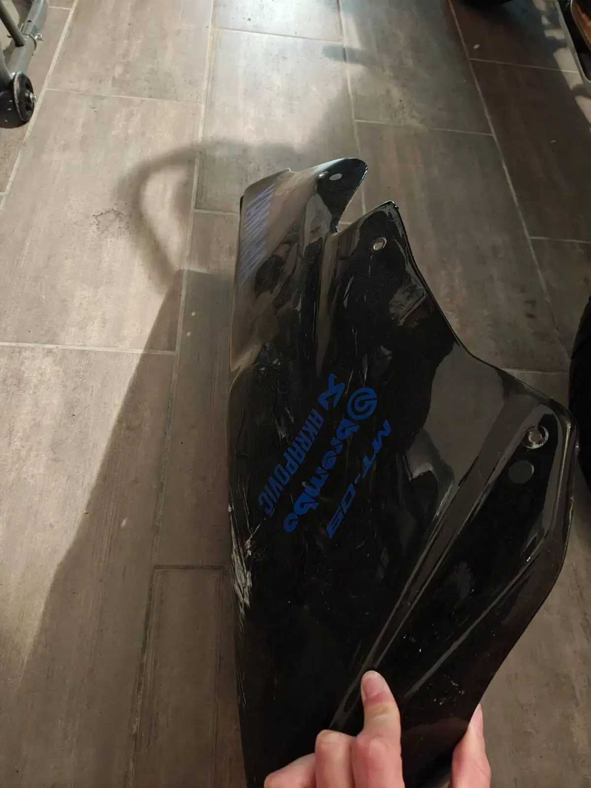 Vasca sotto carena × Yamaha MT-09 Akrapovic (6)