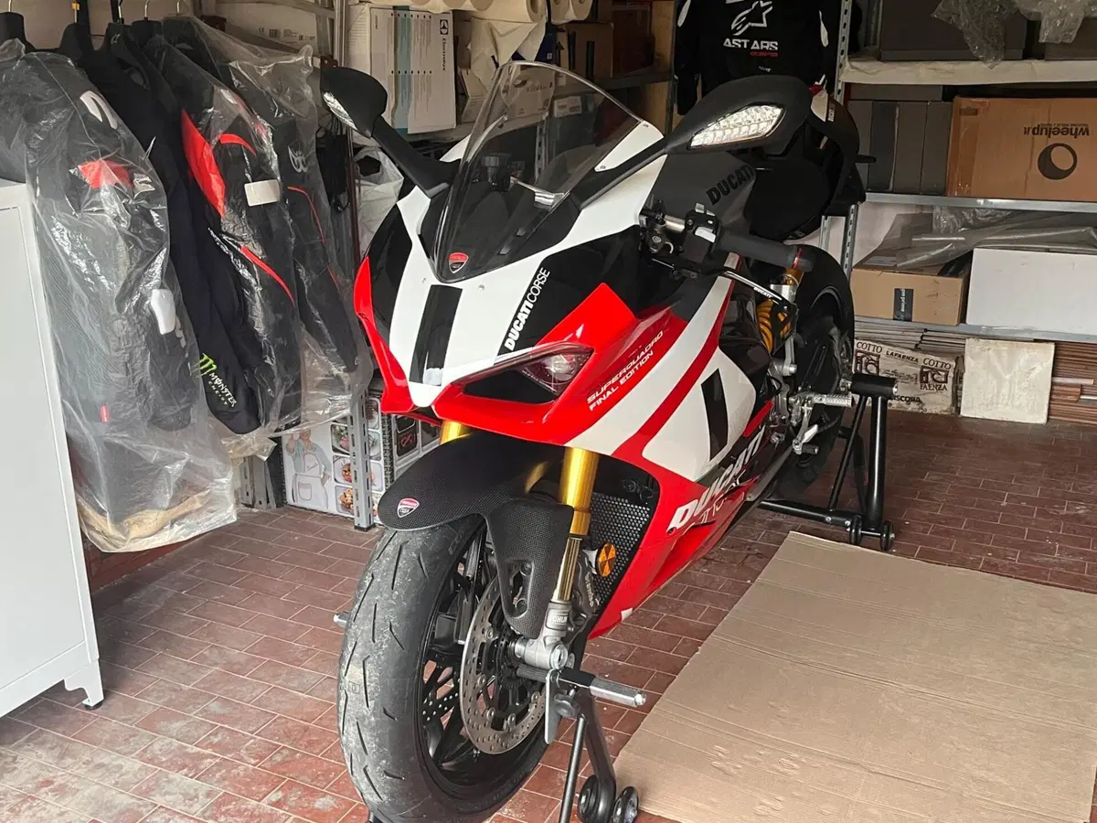 Ducati Panigale V2 Superquadro Final Edition (2024)