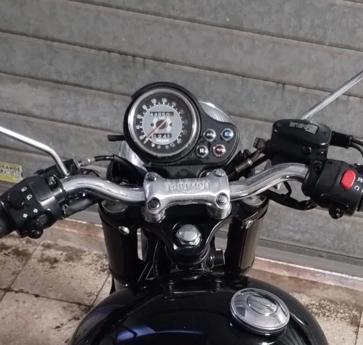 Triumph Bonneville T100 (2008 - 16) (4)