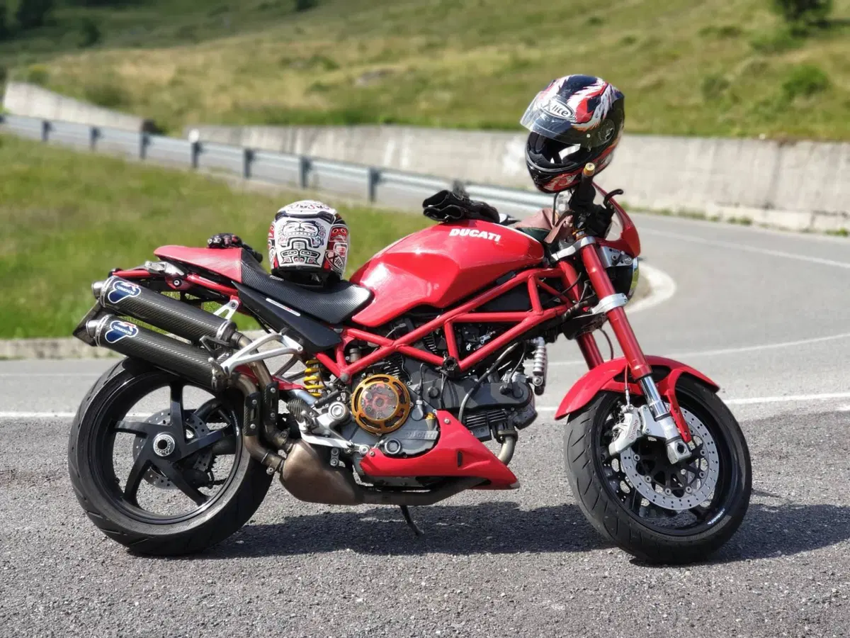 Ducati Monster S2R 1000