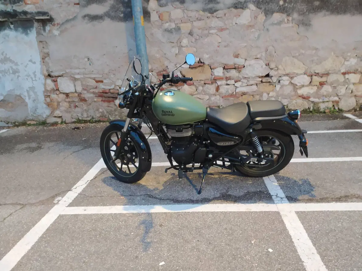 Royal Enfield Meteor 350 (2021 - 26) (2)
