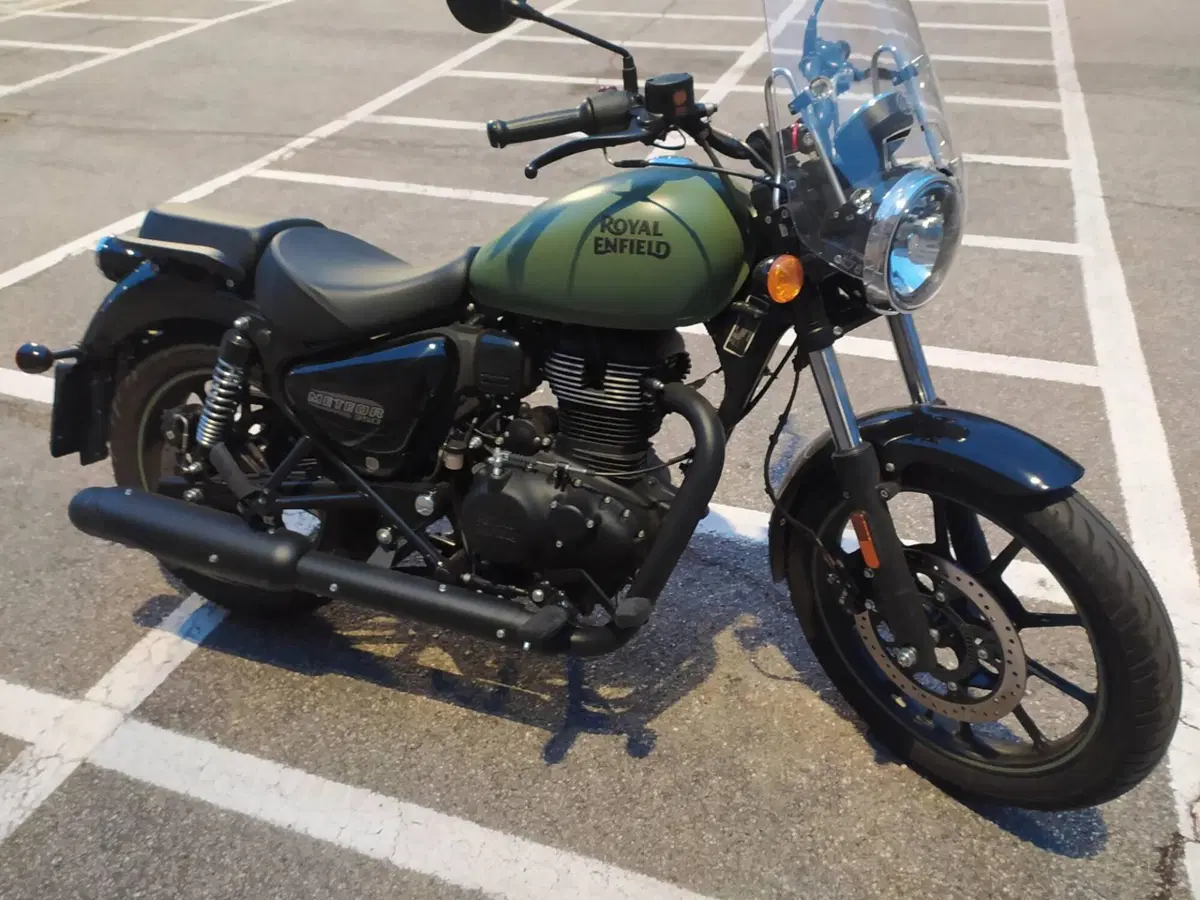 Royal Enfield Meteor 350 (2021 - 26) (4)