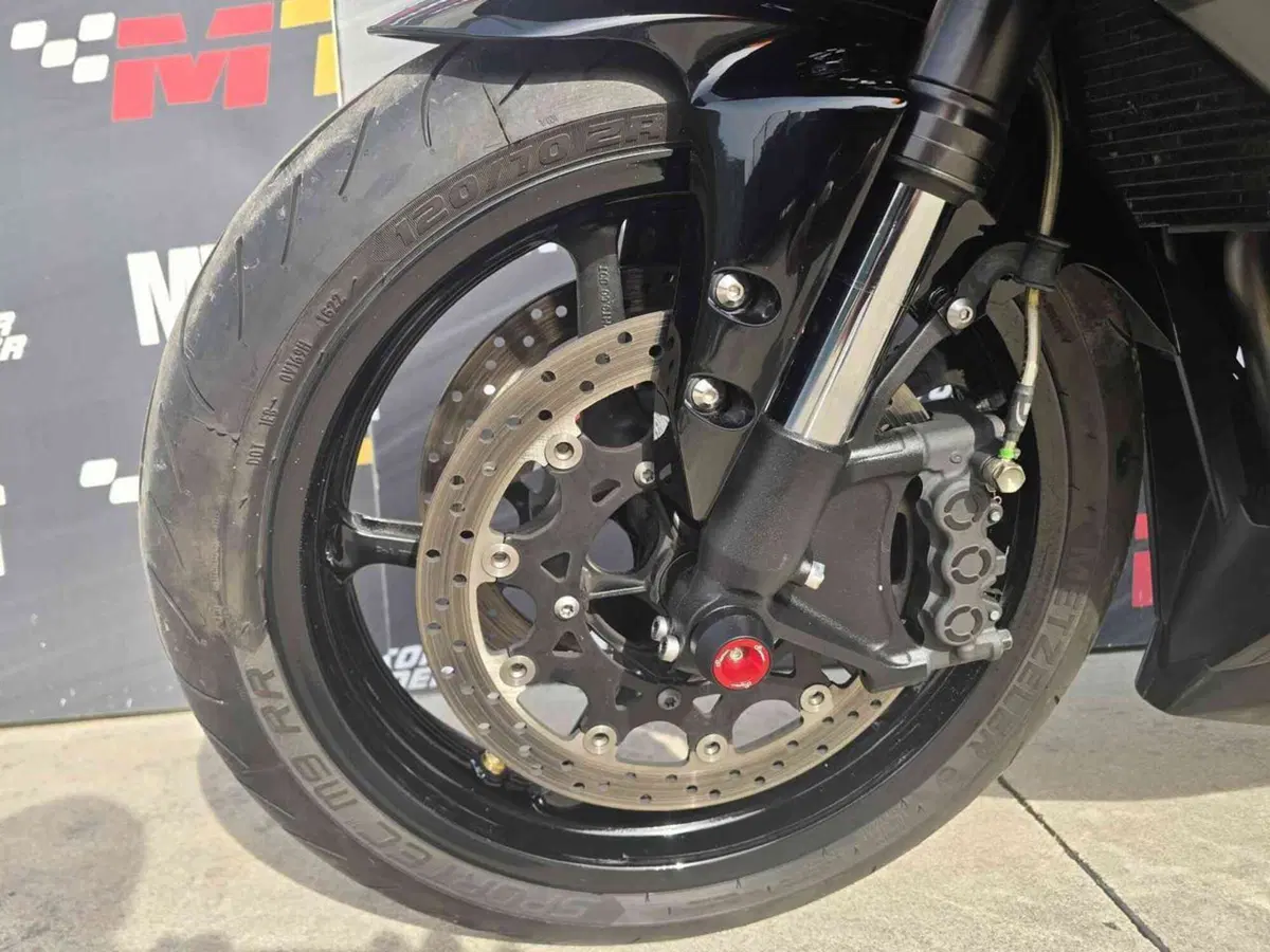 Yamaha YZF R1 (2007 - 08) (15)