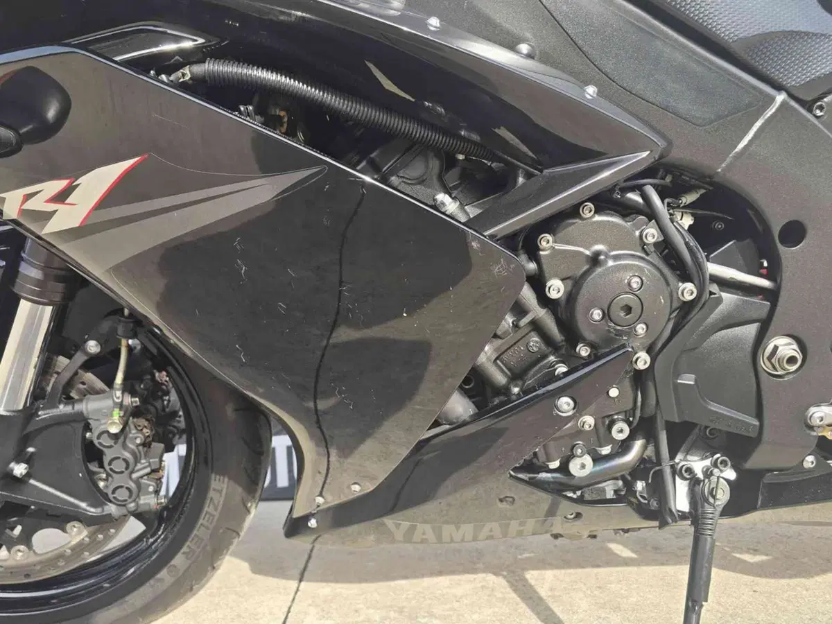 Yamaha YZF R1 (2007 - 08) (12)