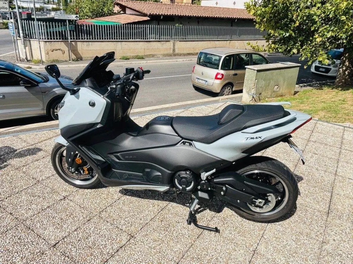 Yamaha T-Max 560 Tech Max (2025 - 26) (7)