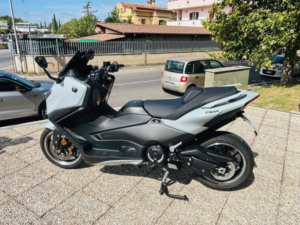Yamaha T-Max 560 Tech Max (2025 - 26) (10)