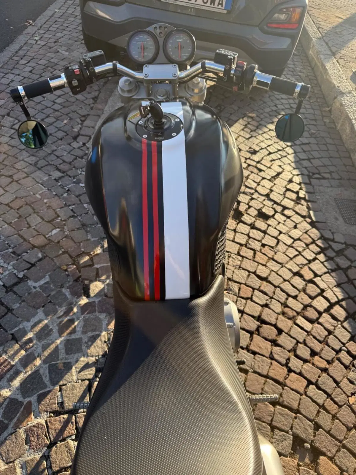 Ducati Monster 600 Dark (1998 - 01) (2)