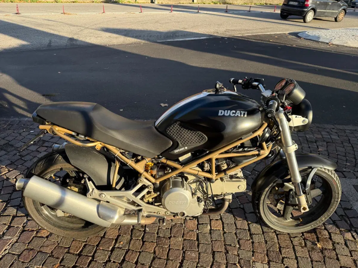 Ducati Monster 600 Dark (1998 - 01) (8)