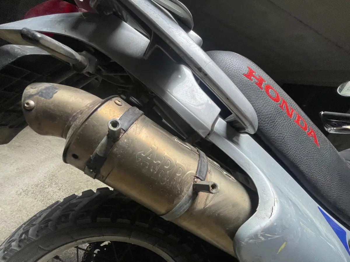 Honda NX 650 Dominator (1996 - 02) (5)