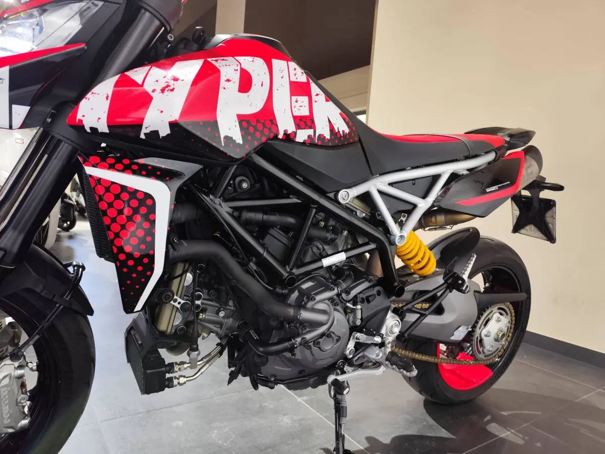 Ducati Hypermotard 950 RVE (2022 - 25) (6)