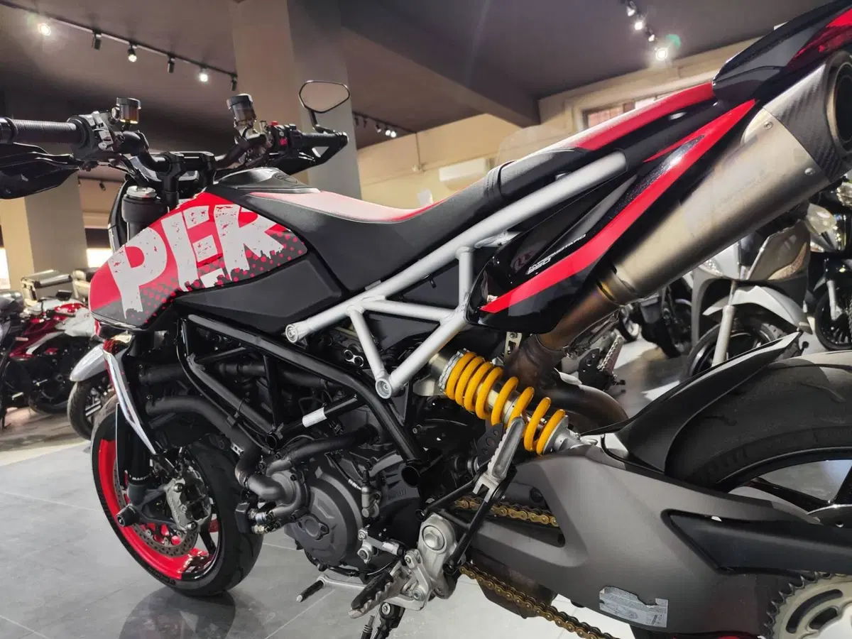 Ducati Hypermotard 950 RVE (2022 - 25) (7)