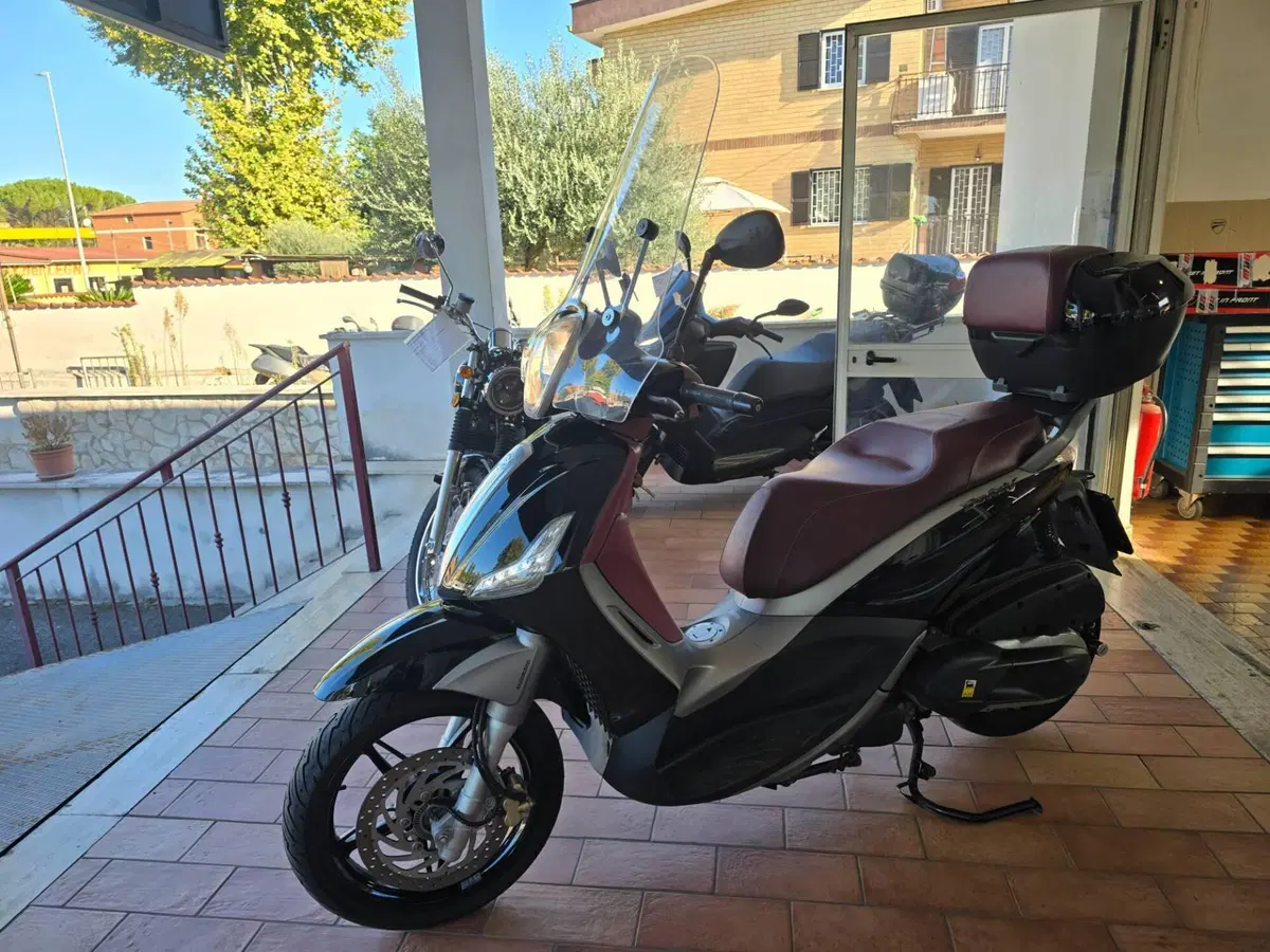 Piaggio Beverly 350 SportTouring ie ABS (2011 - 17) (4)