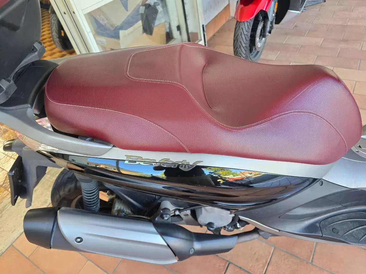 Piaggio Beverly 350 SportTouring ie ABS (2011 - 17) (6)
