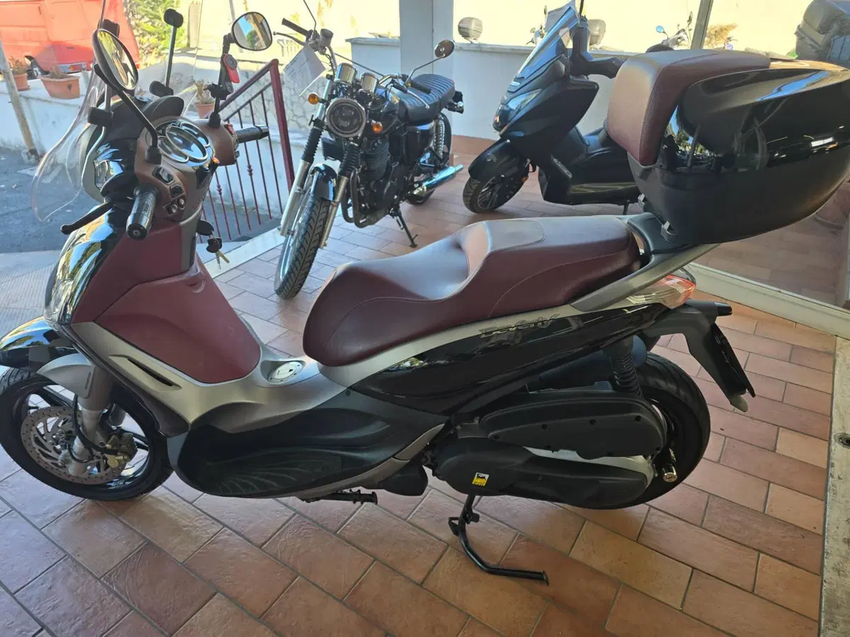 Piaggio Beverly 350 SportTouring ie ABS (2011 - 17) (2)
