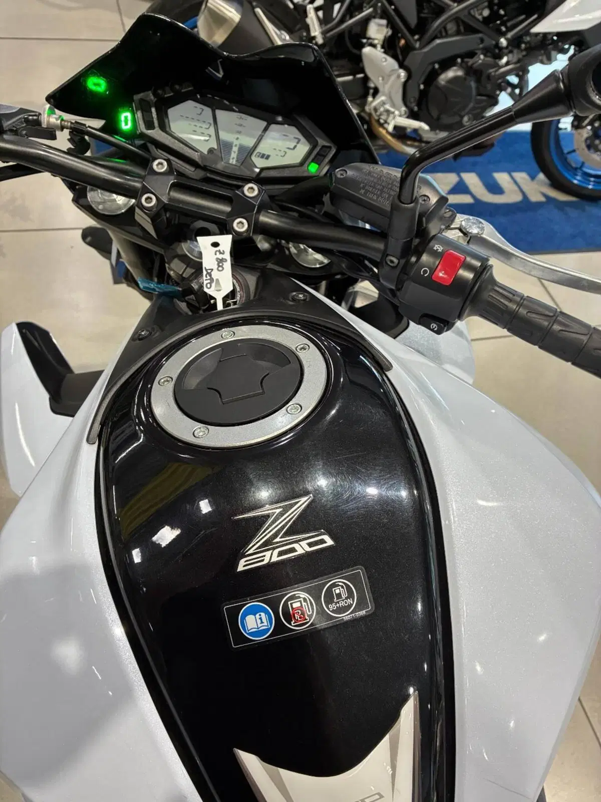 Kawasaki Z 800 (2012 - 13) (7)