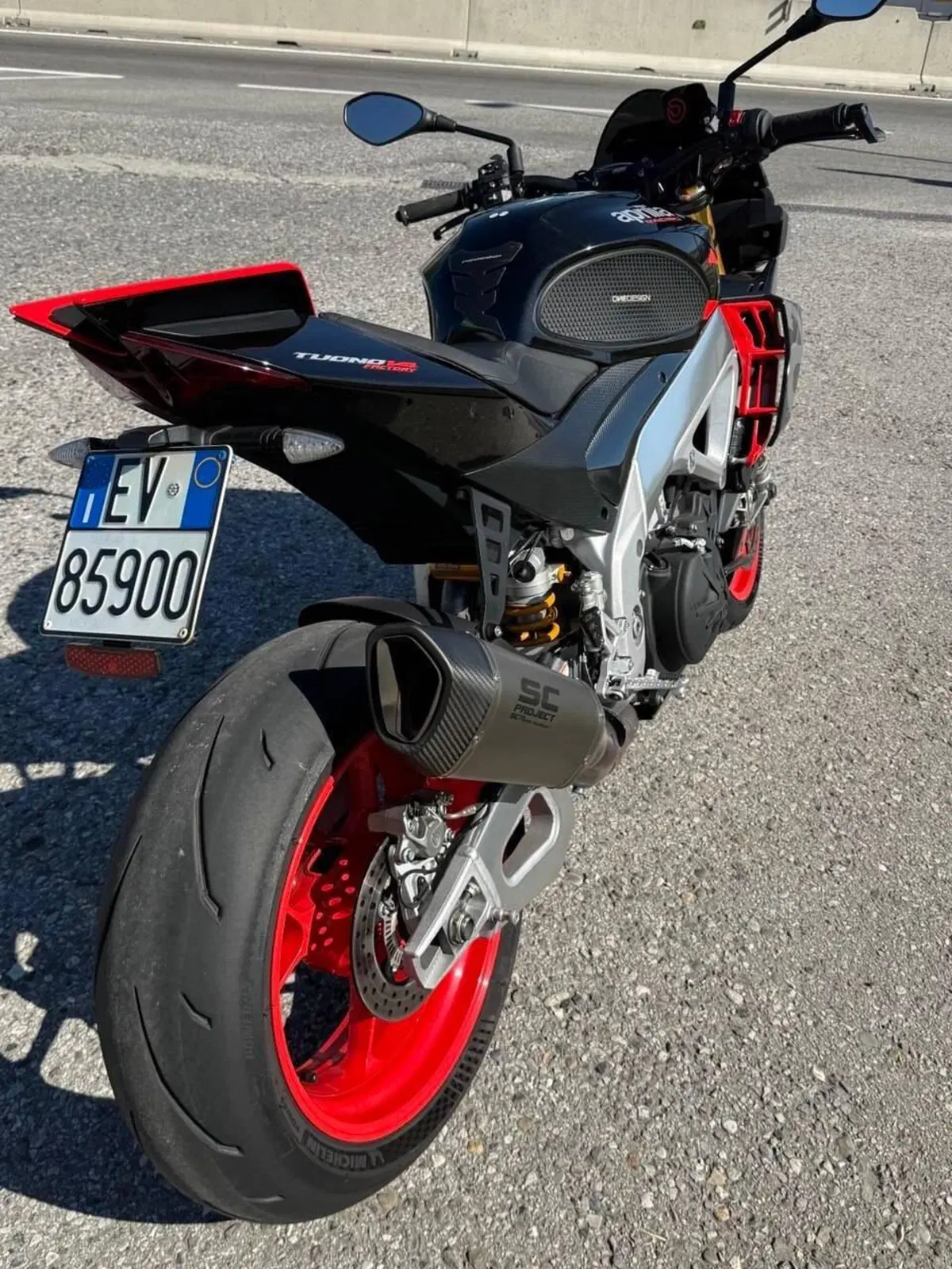 Aprilia Tuono V4 Factory (2021 - 24) (4)