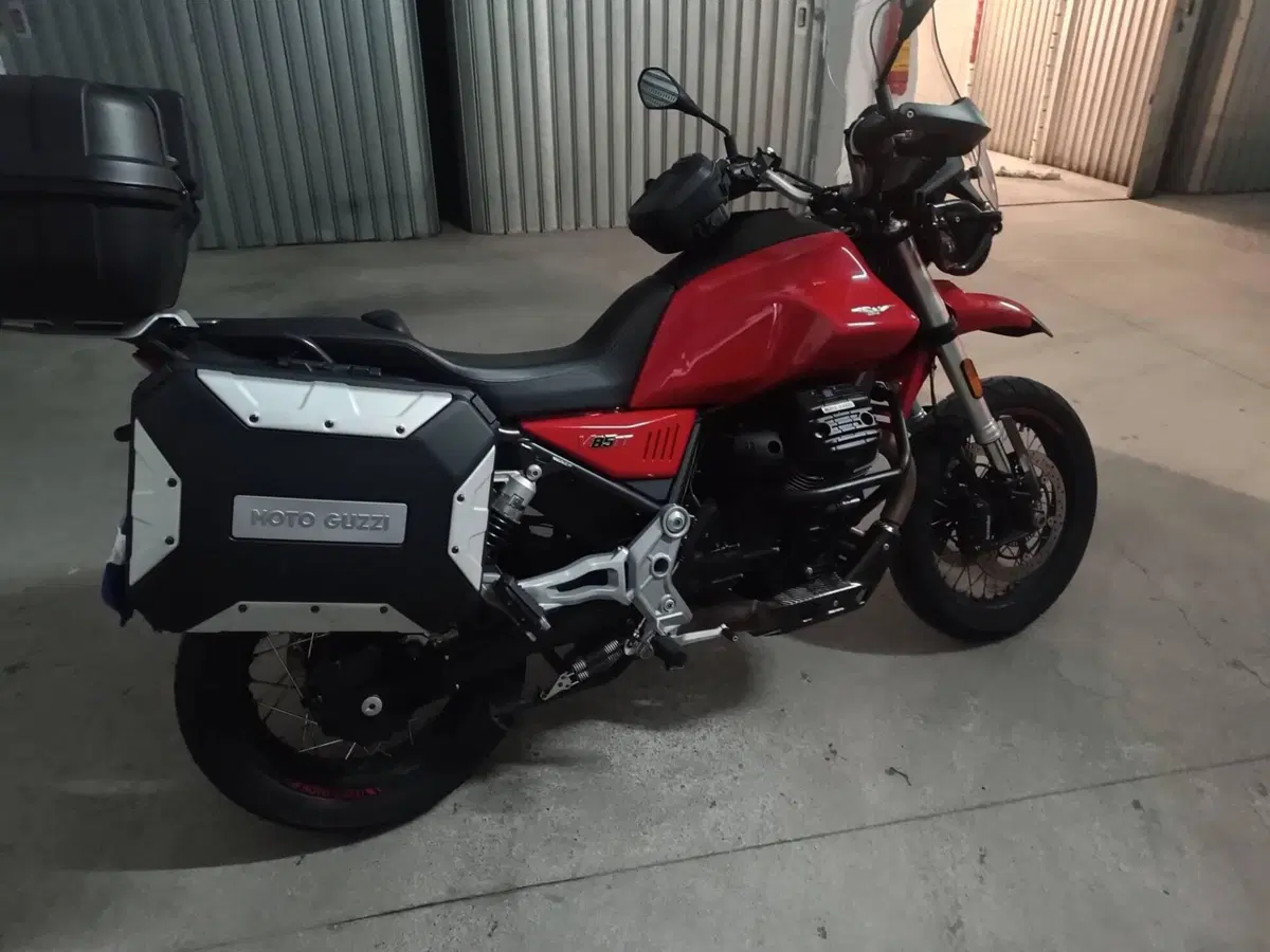 Moto Guzzi V85 TT (2019 - 20) (2)