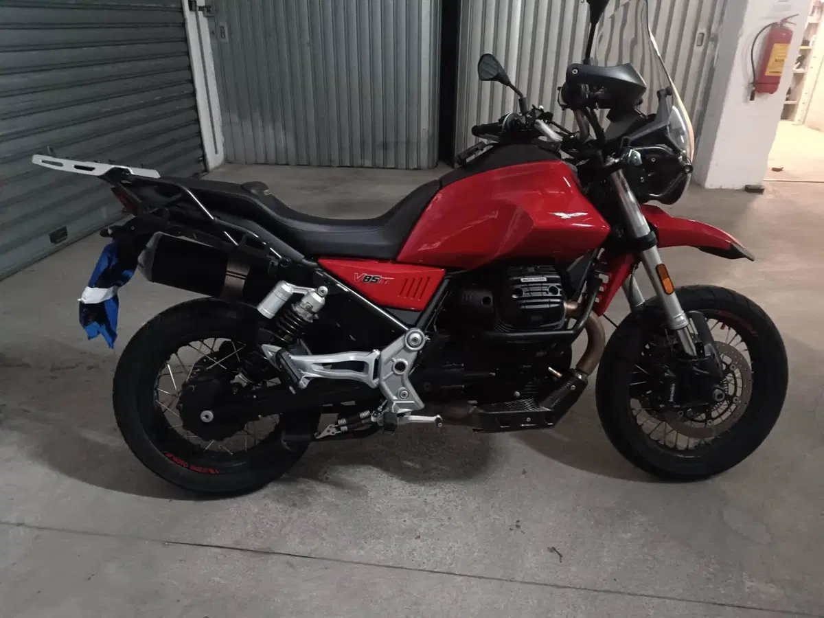 Moto Guzzi V85 TT (2019 - 20) (6)